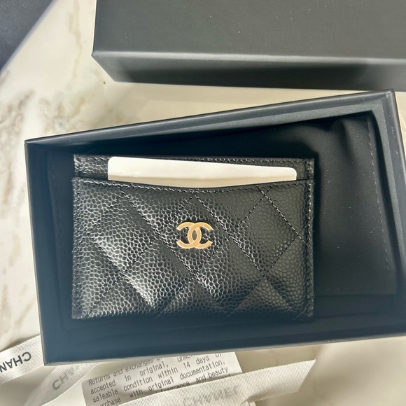 CHANEL Quilted Black Card Holder - Picture 3 of 7
